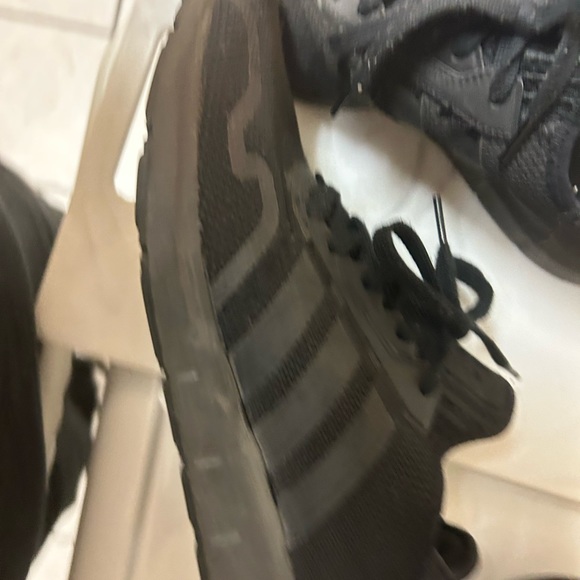 Adidas shoes - Picture 4 of 4